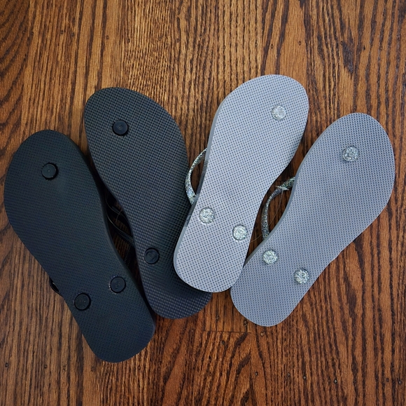 👀50% OFF🖤🩴🩶🩴NWT‼️Old Navy brand Pair of Flip Flops (Black & Silver Glitter) - Picture 4 of 7